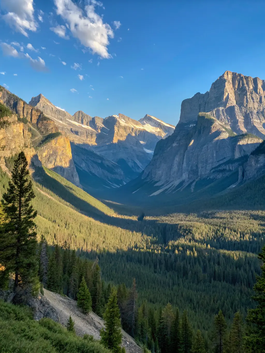 A scenic image representing travel, showcasing a beautiful landscape with mountains and a clear sky, suitable for the travel category on the 1gaea blog.